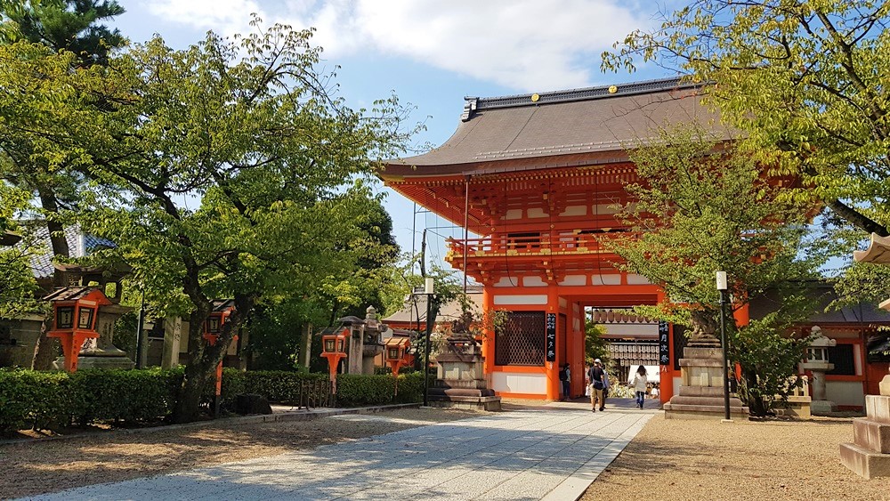 Entrée du sanctuaire shinto Yasaka-jinja
