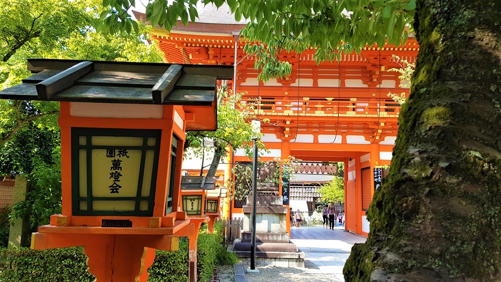 Entrée du sanctuaire shinto Yasaka-jinja