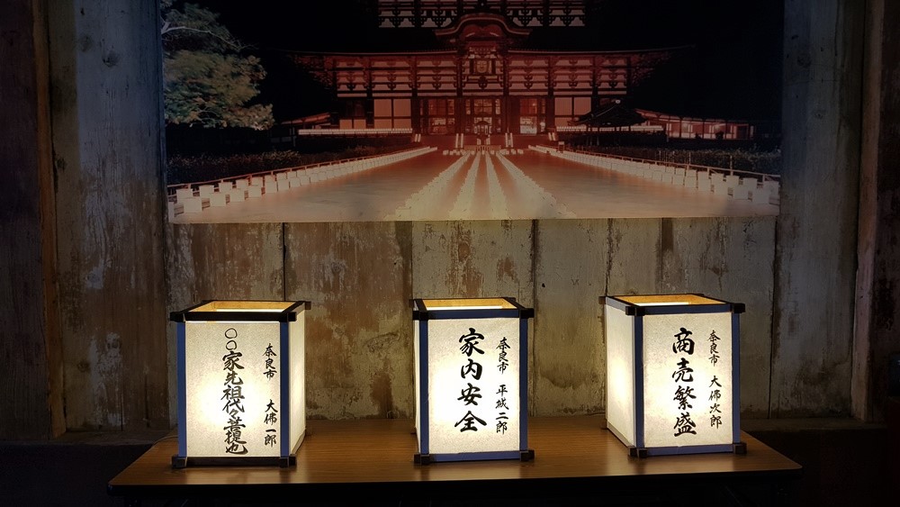 A l'intérieur du temple Todai-ji