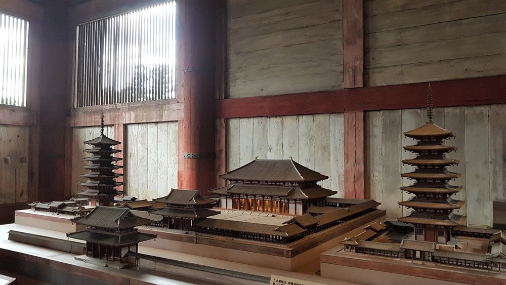 Maquettes dans le temple Todai-ji